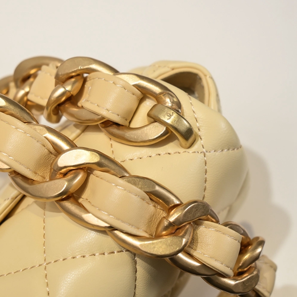 シャネルバッグ角部分ディテール